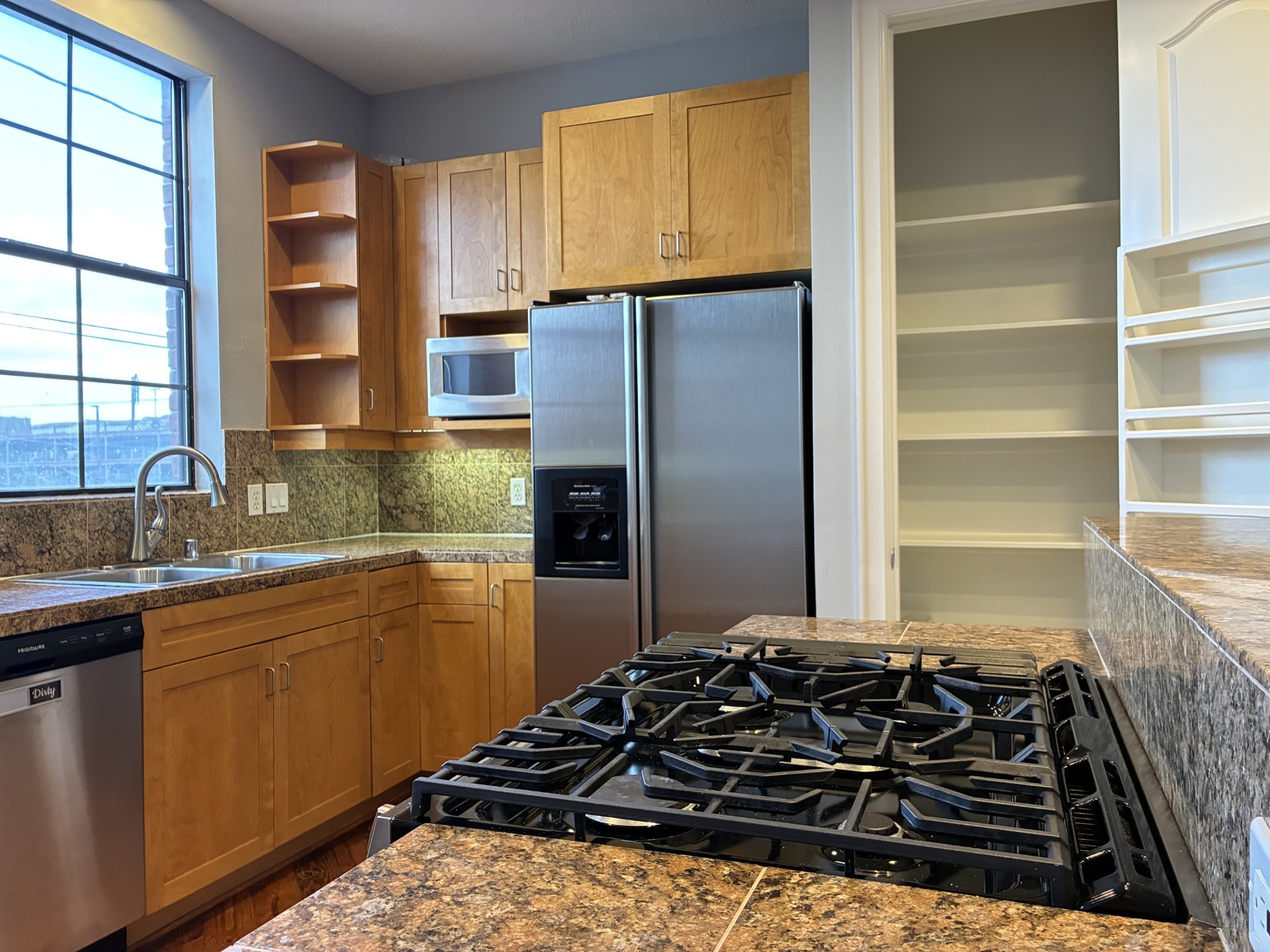 1000 Columbus Street, Unit C Houston, TX 77019 - Photo 11 of 24 a kitchen with a stove and a refrigerator