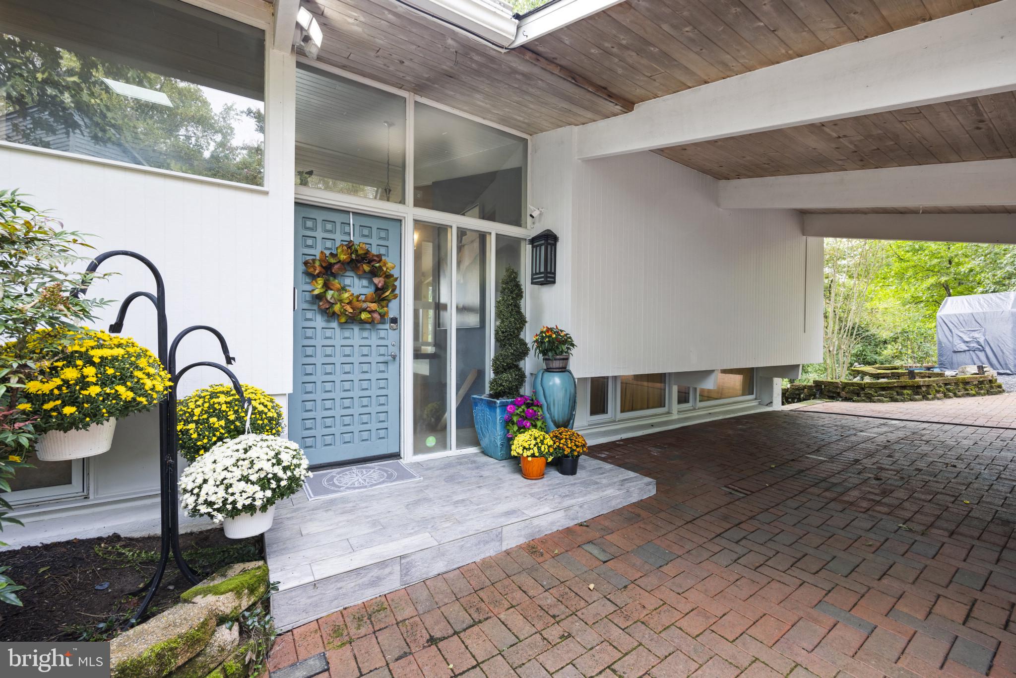 103 Fogle Drive Annapolis, MD 21403 - Photo 4 of 37 a view of a porch with furniture