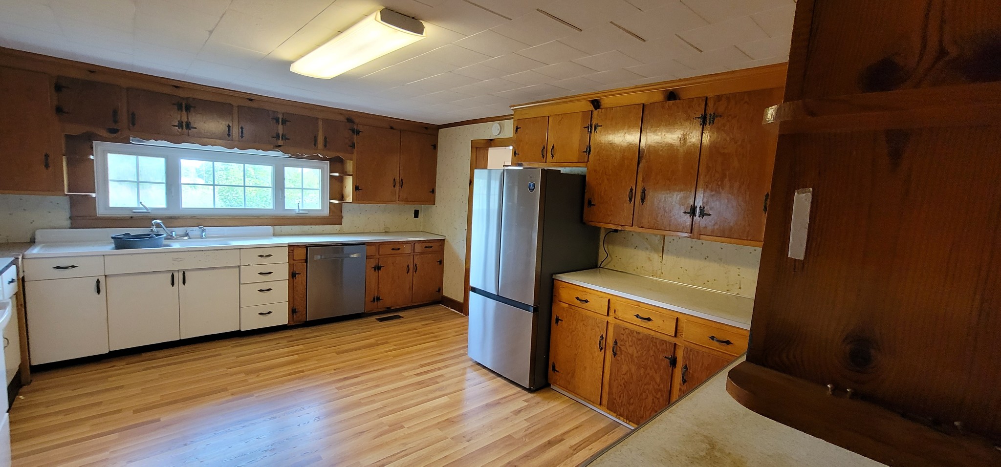 19 Turkey Scratch Road Spencer, TN 38585 - Photo 8 of 27 a kitchen with stainless steel appliances a refrigerator sink and cabinets