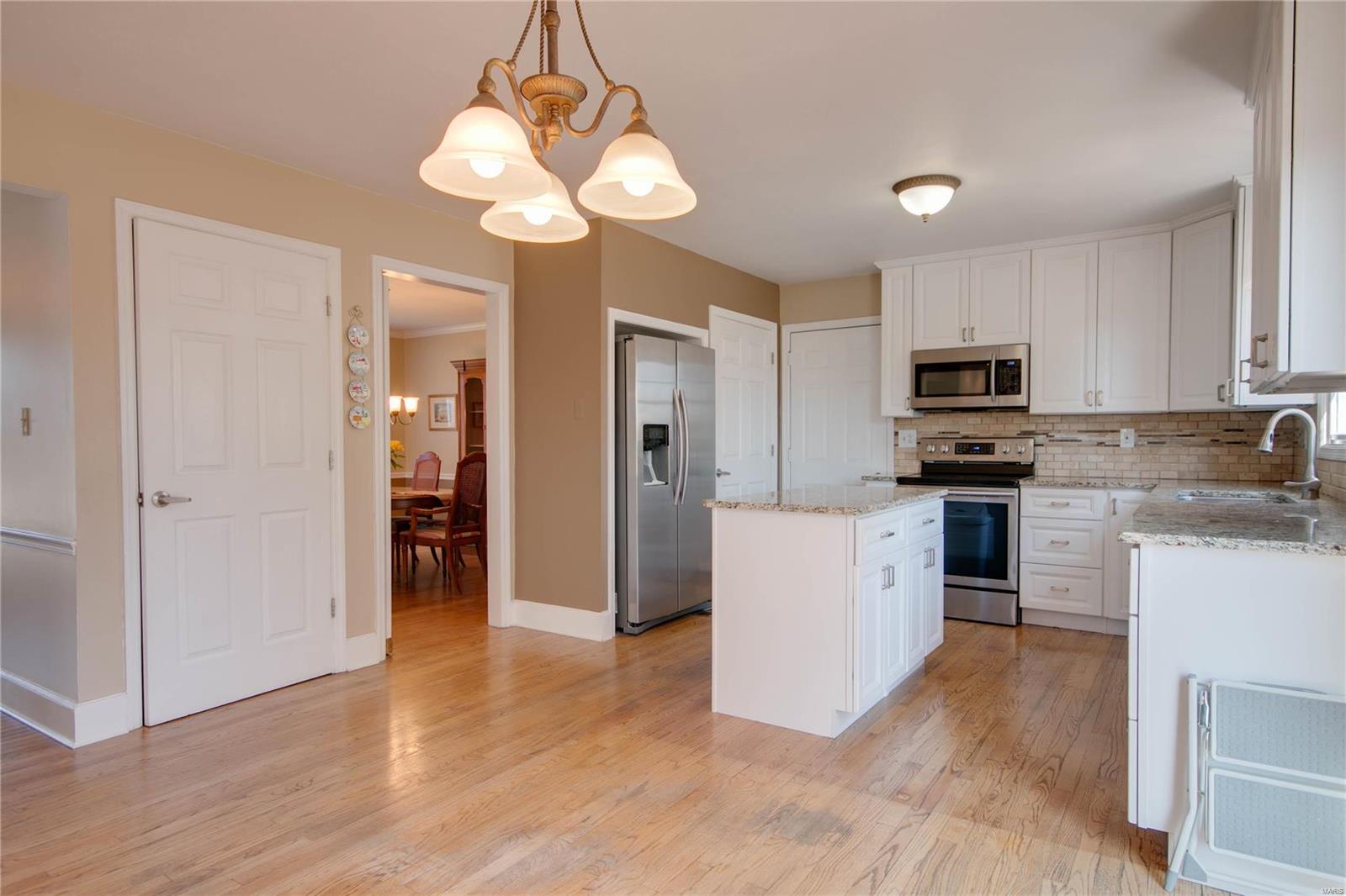 306 W Ridge Columbia, IL 62236 - Photo 3 of 28 Gallery Image 3
