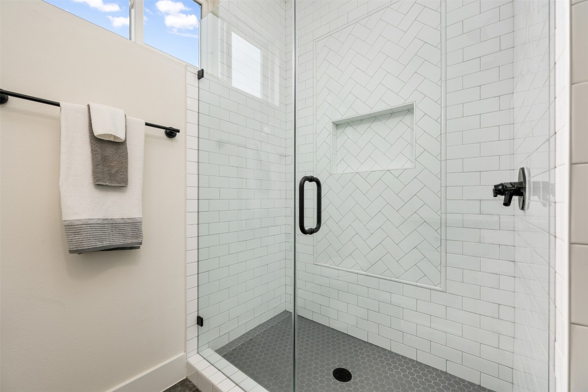 510 East 7th Street Georgetown, TX 78626 - Photo 15 of 40 a bathroom with a shower