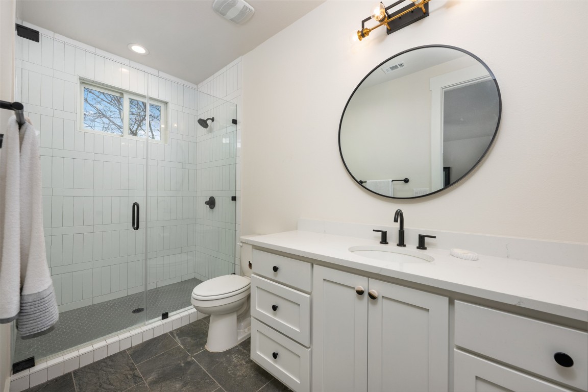 510 East 7th Street Georgetown, TX 78626 - Photo 33 of 40 a bathroom with a toilet a sink and mirror