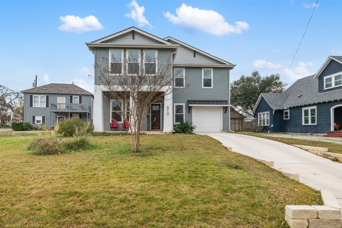 510 East 7th Street Georgetown, TX 78626 - Photo 5 of 40 a front view of a house with a yard