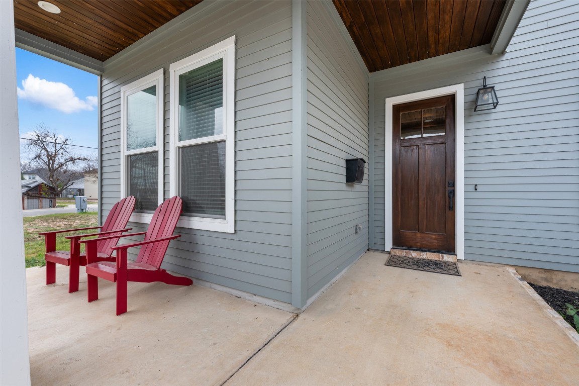 510 East 7th Street Georgetown, TX 78626 - Photo 8 of 40 a view of a porch with furniture and next to a yard
