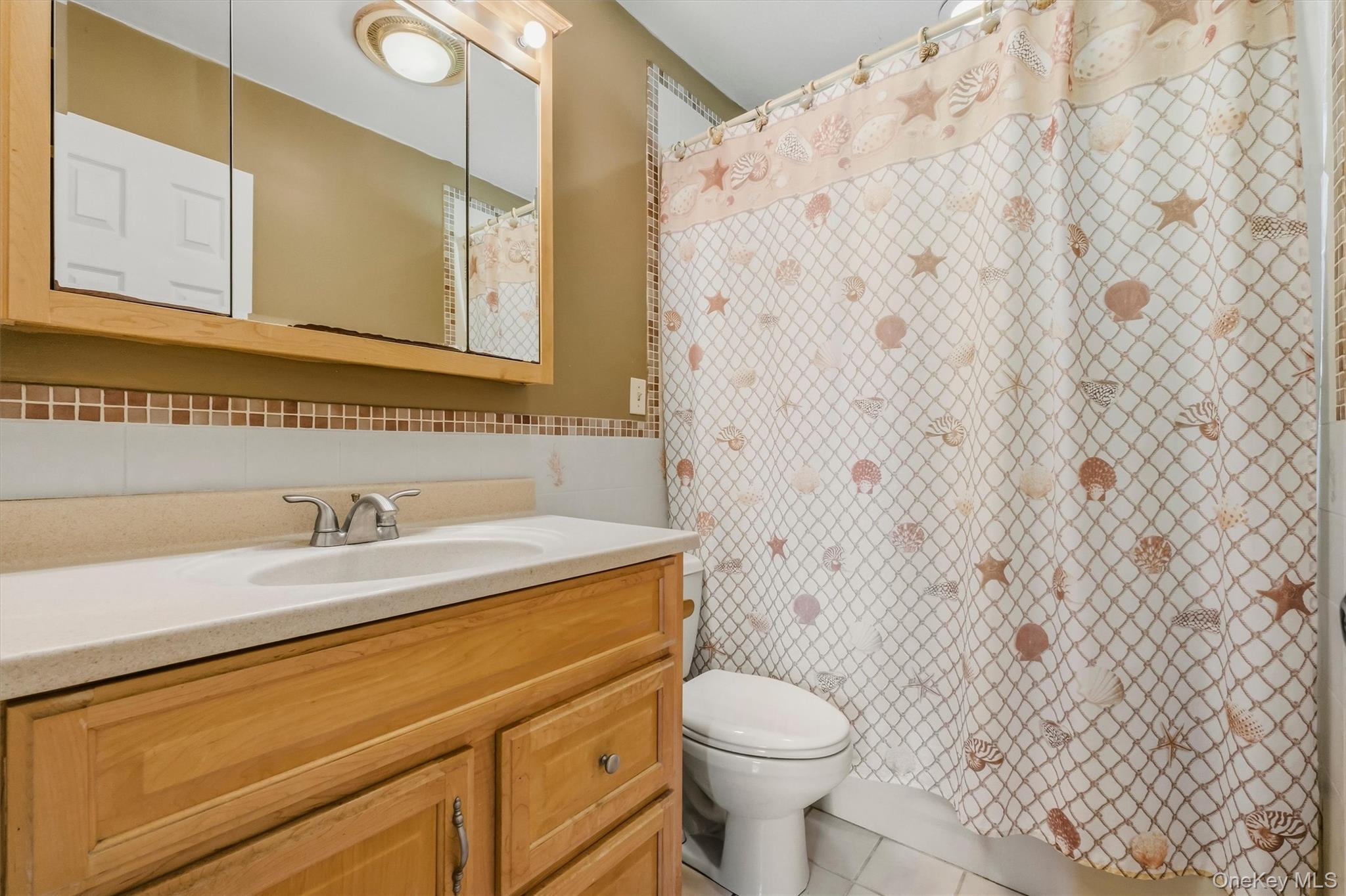 29 Cumberland Road Fishkill, NY 12524 - Photo 12 of 34 Spacious bathroom on main level.