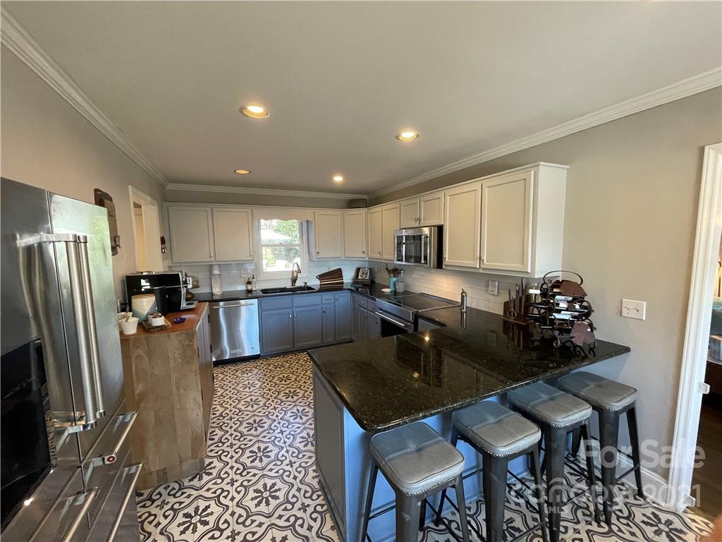 3561 Lake Shore Road South Denver, NC 28037 - Photo 7 of 29 a large kitchen with a table and chairs