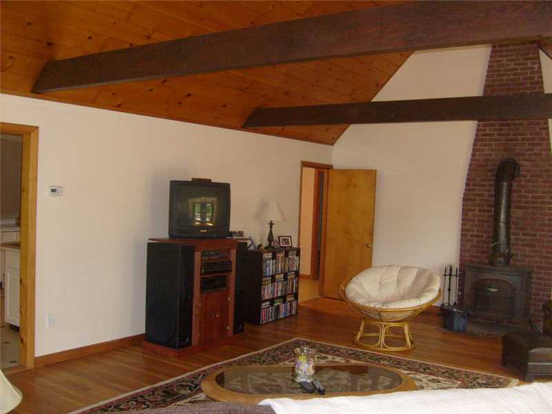 70 N Road Richmond, RI 02875 - Photo 14 of 22 Living Room. Apt B