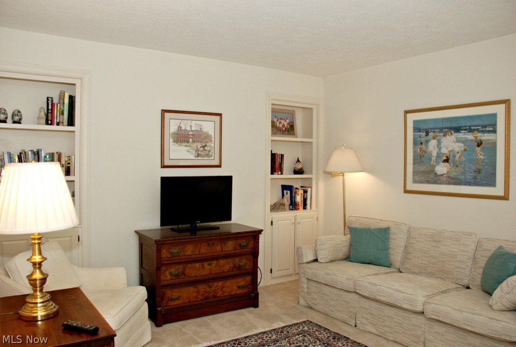 892 Sugar Road Akron, OH 44321 - Photo 4 of 25
