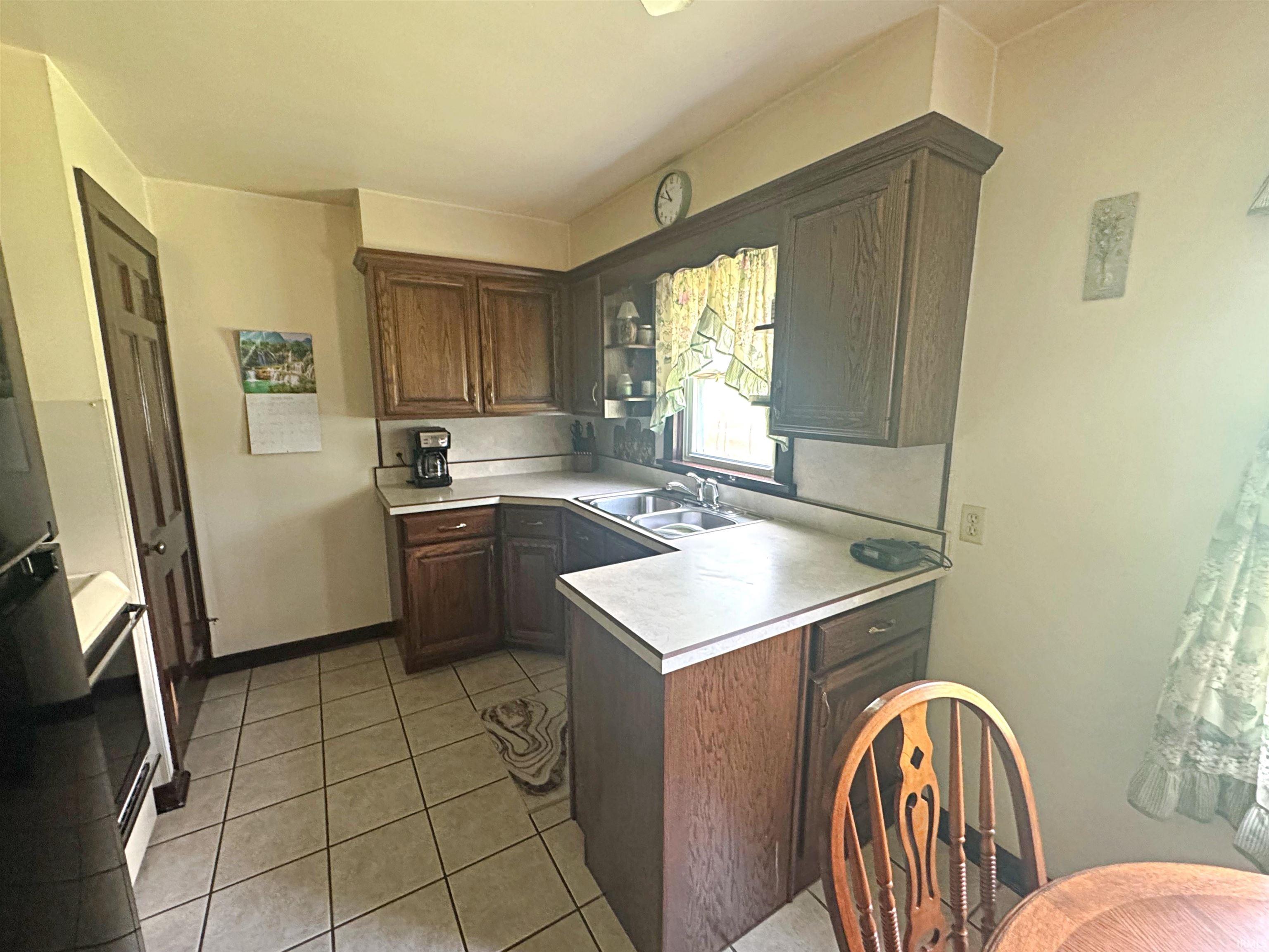 402 Sycamore Street Washington, IN 47501 - Photo 4 of 16