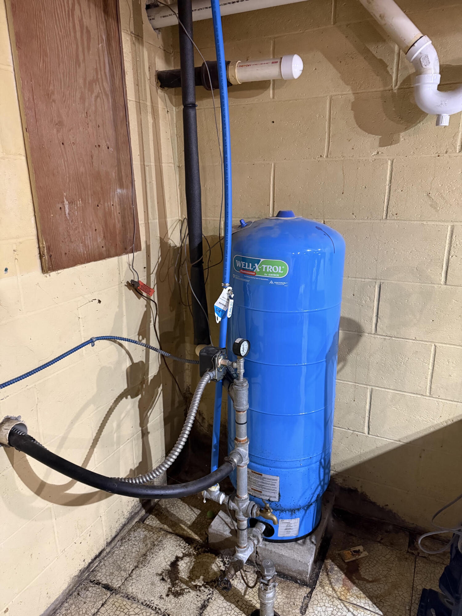1400 Perry Street Manistee, MI 49660 - Photo 32 of 34 Pressure tank