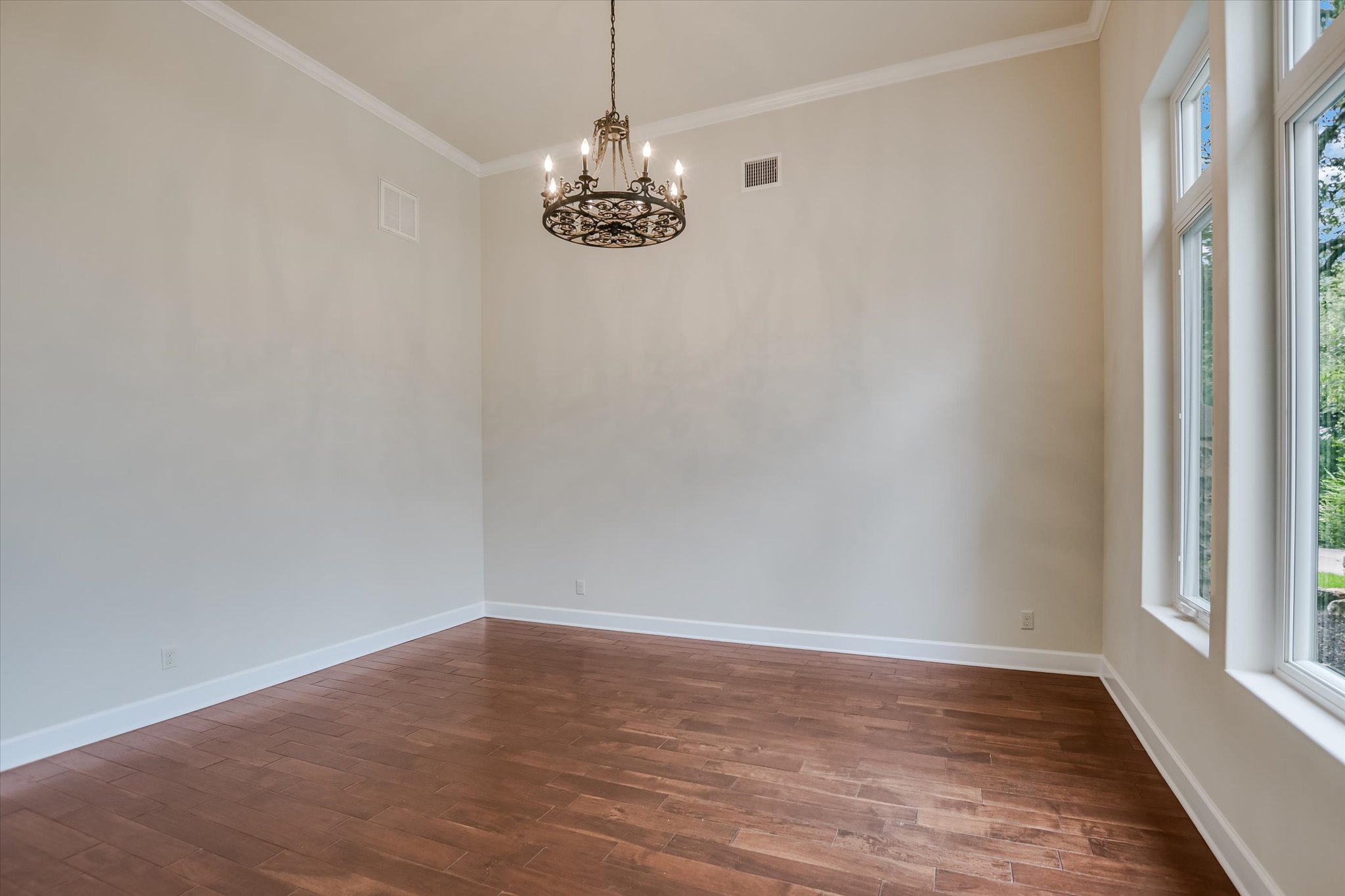 11 Inwood Circle Austin, TX 78746 - Photo 8 of 38 A grand chandelier illuminates this spacious room with soaring vaulted ceilings and rich hardwood flooring.