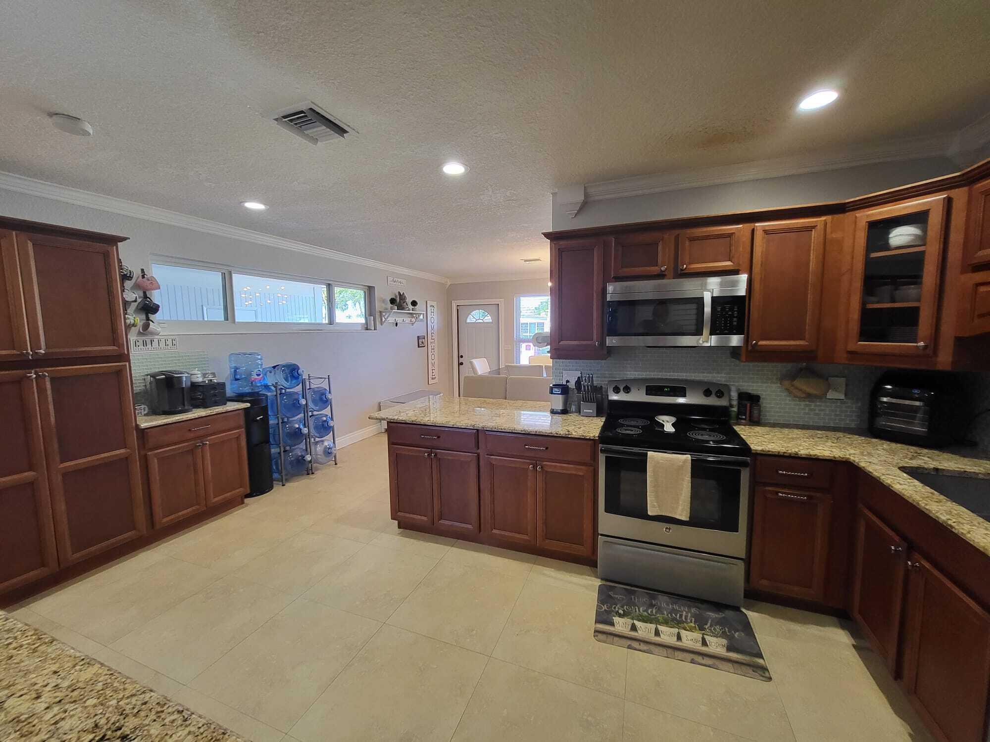 341 East Lake Road Palm Springs, FL 33461 - Photo 7 of 33 WhatsApp Image 2022-01-30 at 7.44.44 PM