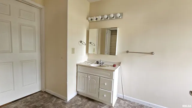 $59,500 | 518 Fife Street, Carrier Mills, IL 62917