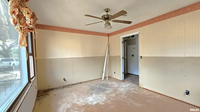 $59,500 | 518 Fife Street, Carrier Mills, IL 62917