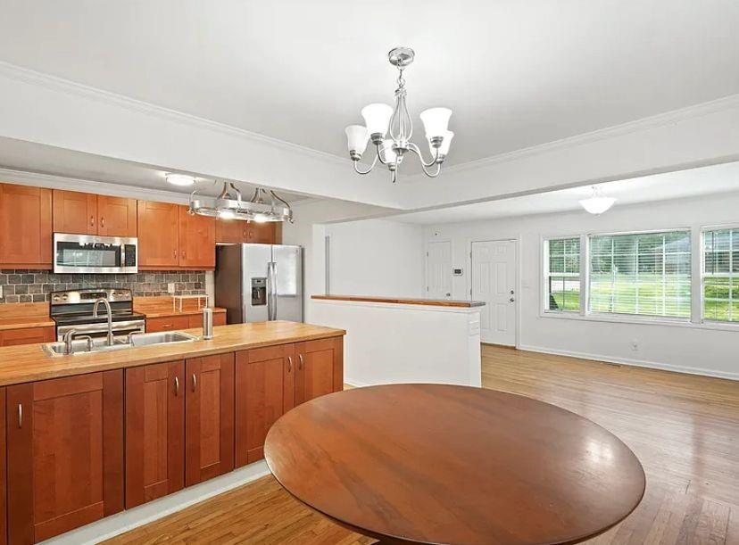 2371 Ben Hill Road Atlanta, GA 30344 - Photo 5 of 20