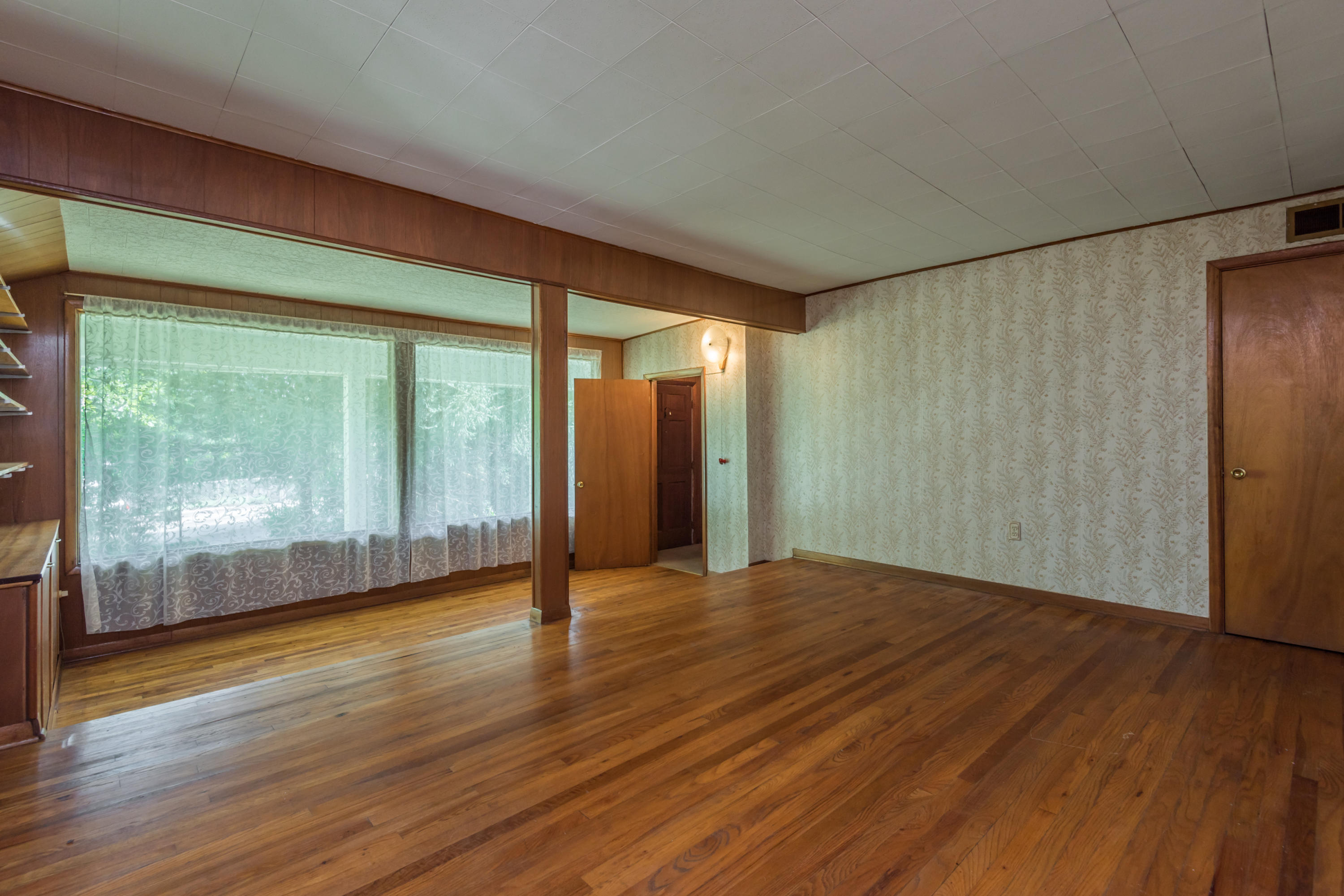 111 Howard Lane Oak Ridge, TN 37830 - Photo 1 of 40 111HowardLn-4