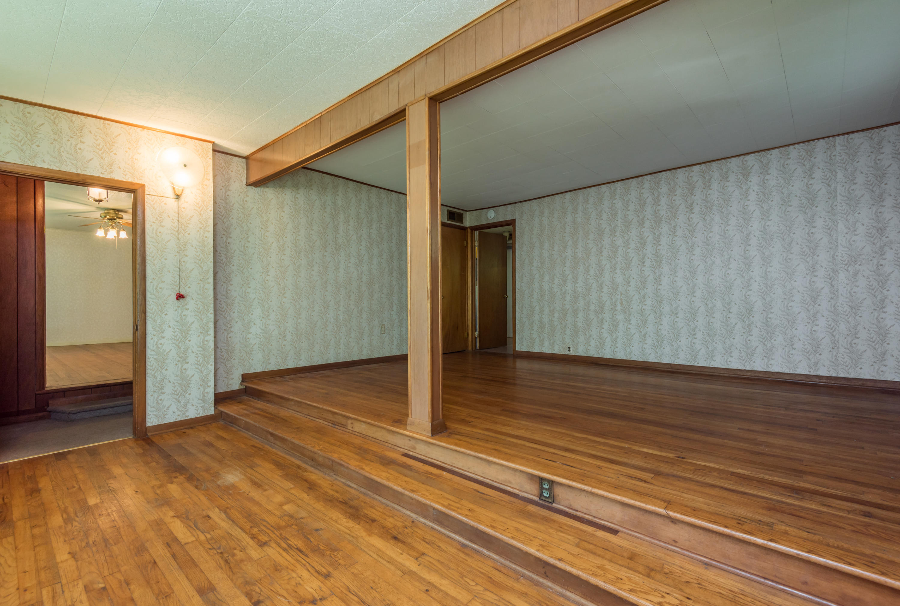 111 Howard Lane Oak Ridge, TN 37830 - Photo 2 of 40 111HowardLn-5