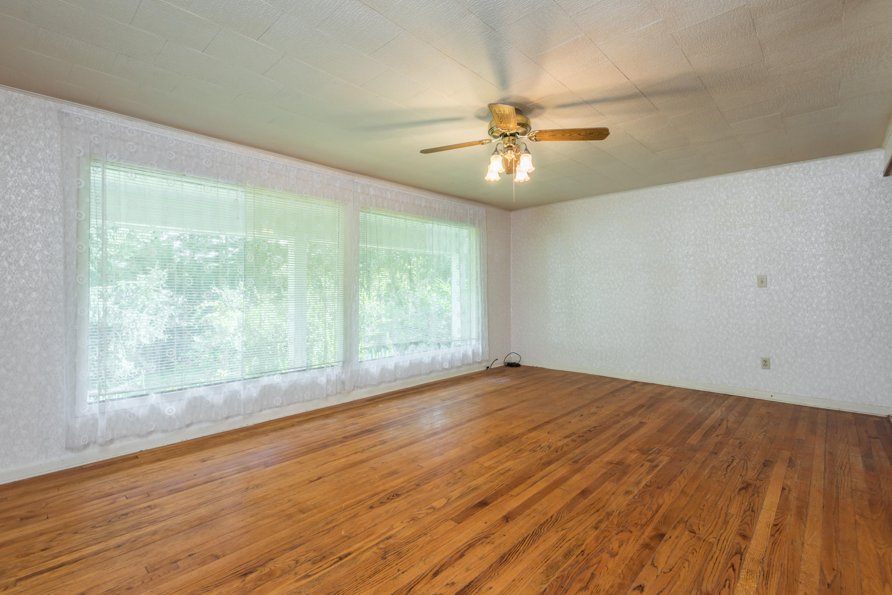 111 Howard Lane Oak Ridge, TN 37830 - Photo 3 of 40 111HowardLn-7