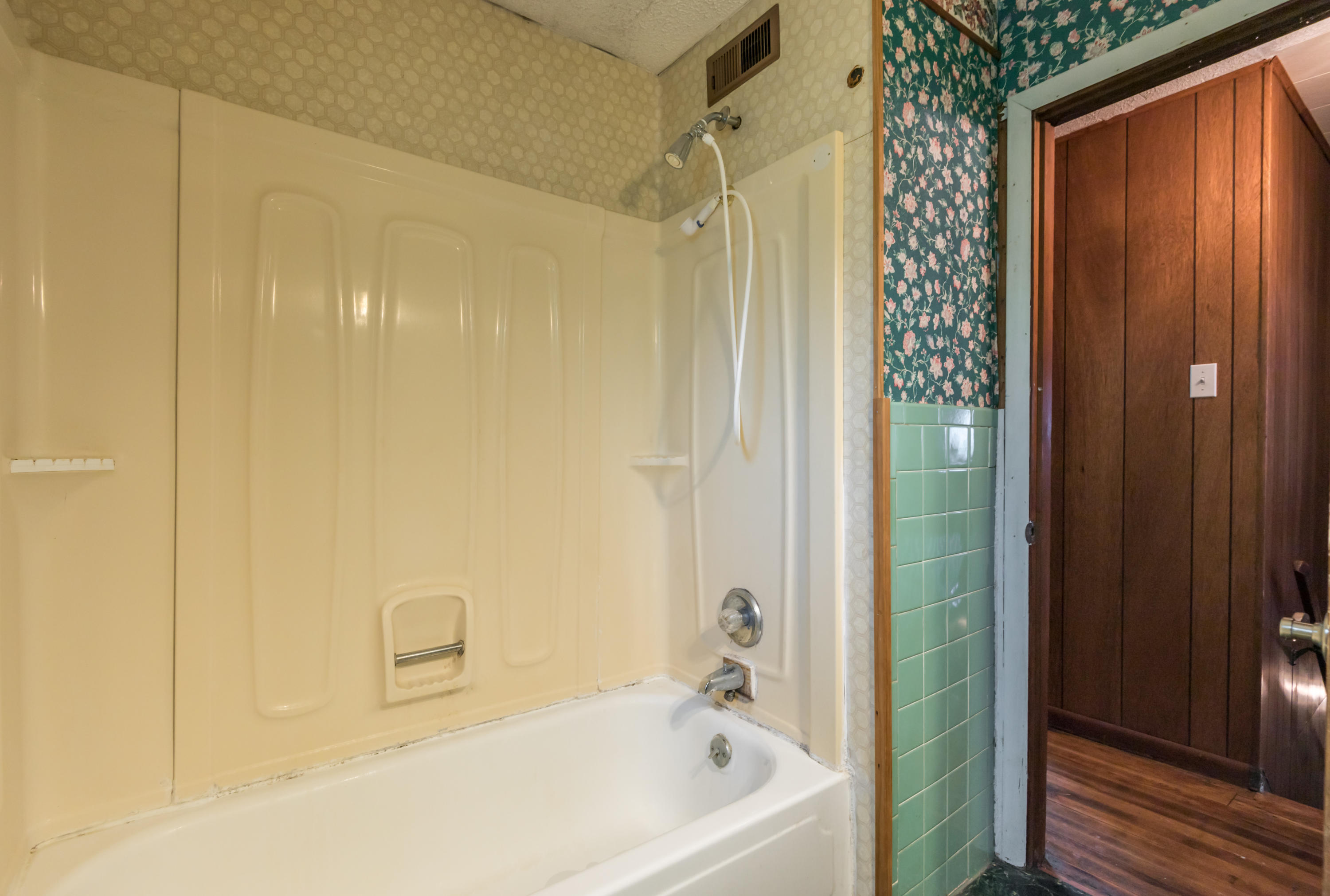 111 Howard Lane Oak Ridge, TN 37830 - Photo 27 of 40 111HowardLn-26