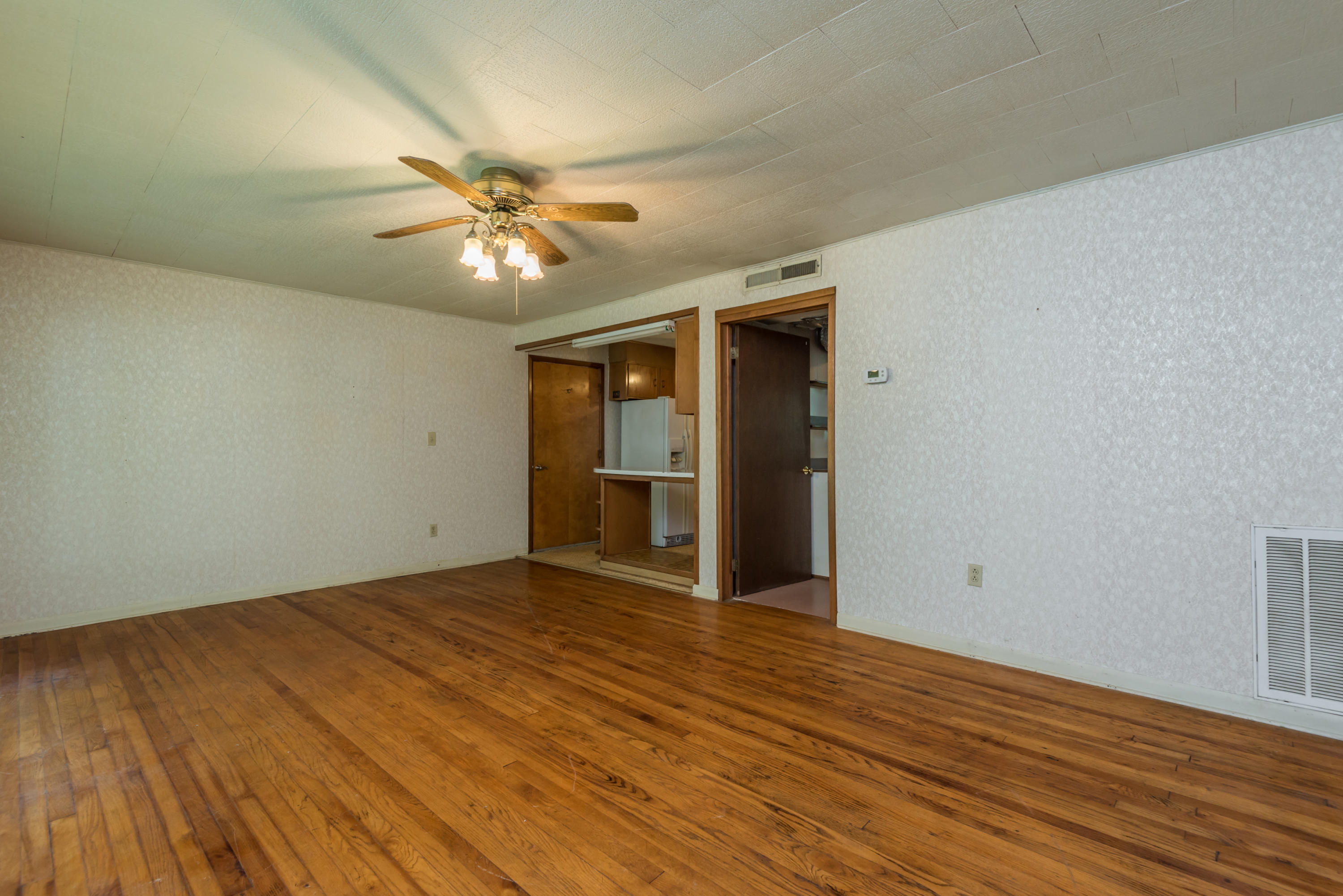 111 Howard Lane Oak Ridge, TN 37830 - Photo 4 of 40 111HowardLn-6