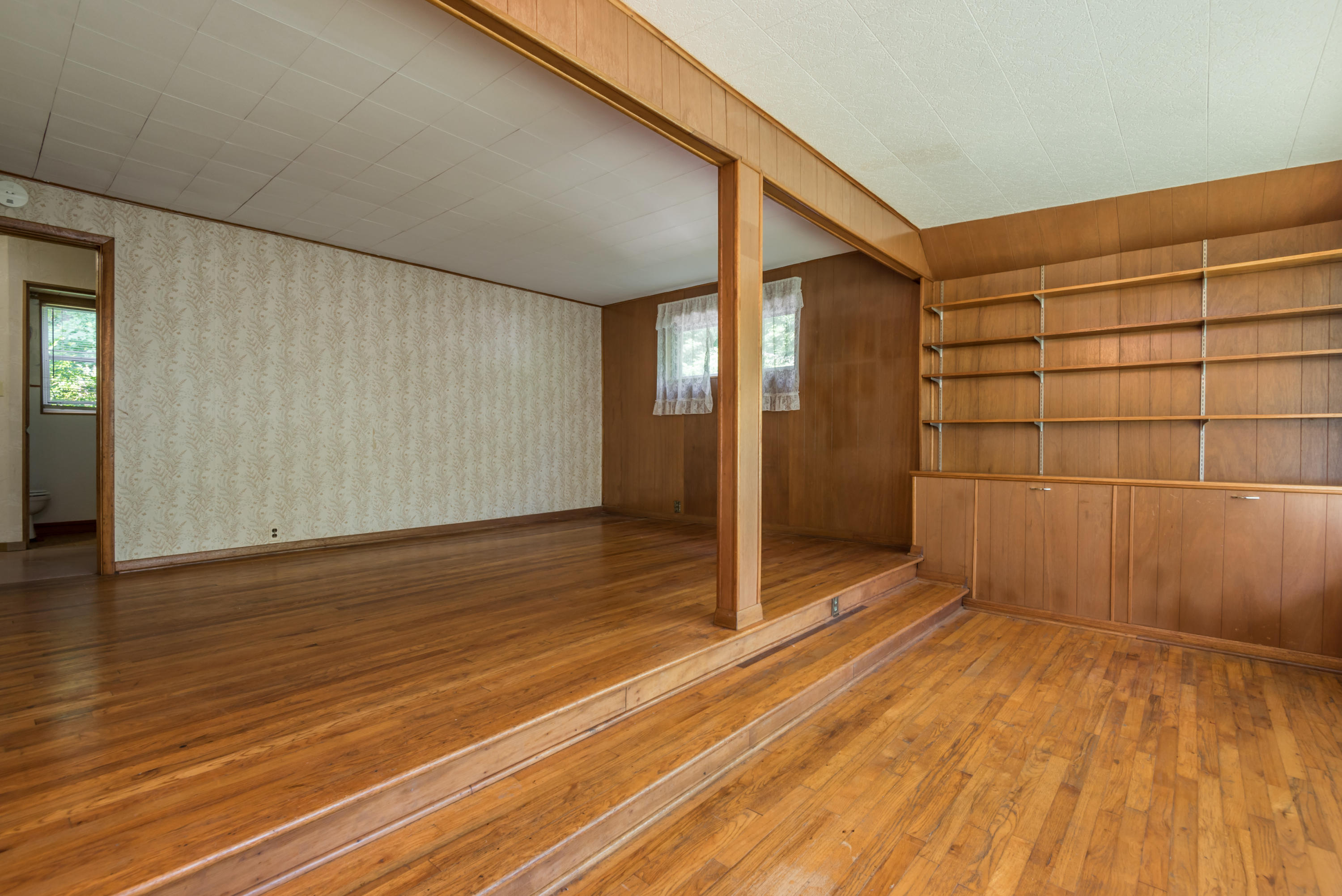 111 Howard Lane Oak Ridge, TN 37830 - Photo 5 of 40 111HowardLn-2