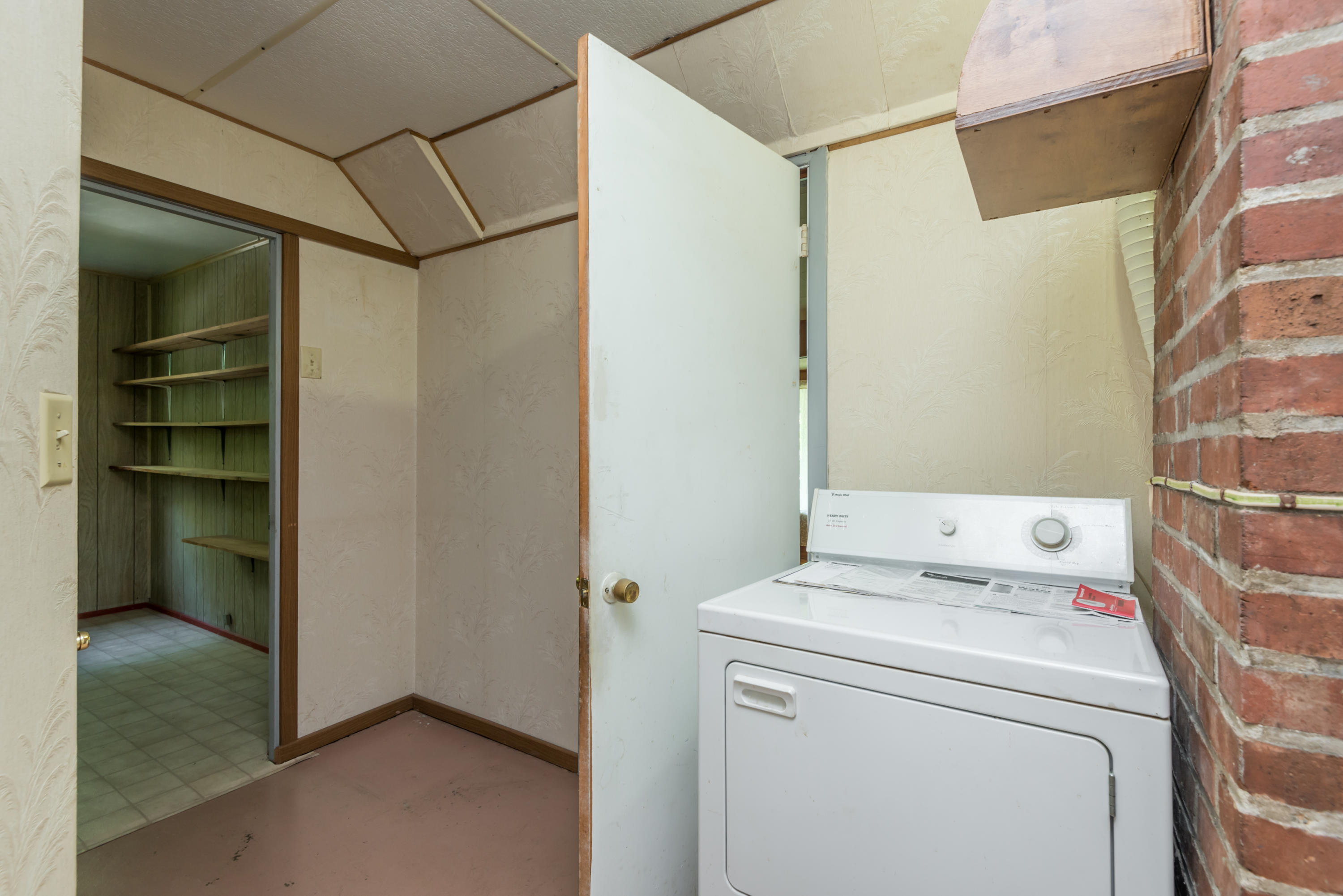 111 Howard Lane Oak Ridge, TN 37830 - Photo 10 of 40 111HowardLn-15