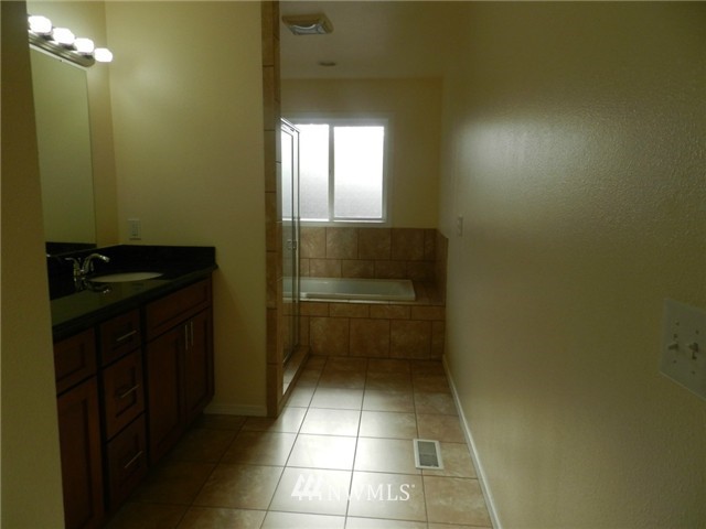 11348 Southeast 192nd Street Renton, WA 98055 - Photo 4 of 5