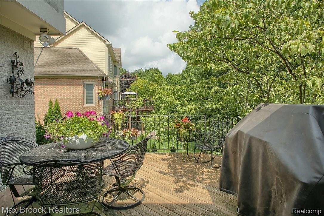 30755 Country Ridge Circle Farmington, MI 48331 - Photo 37 of 42 Upped_Deck.jpg