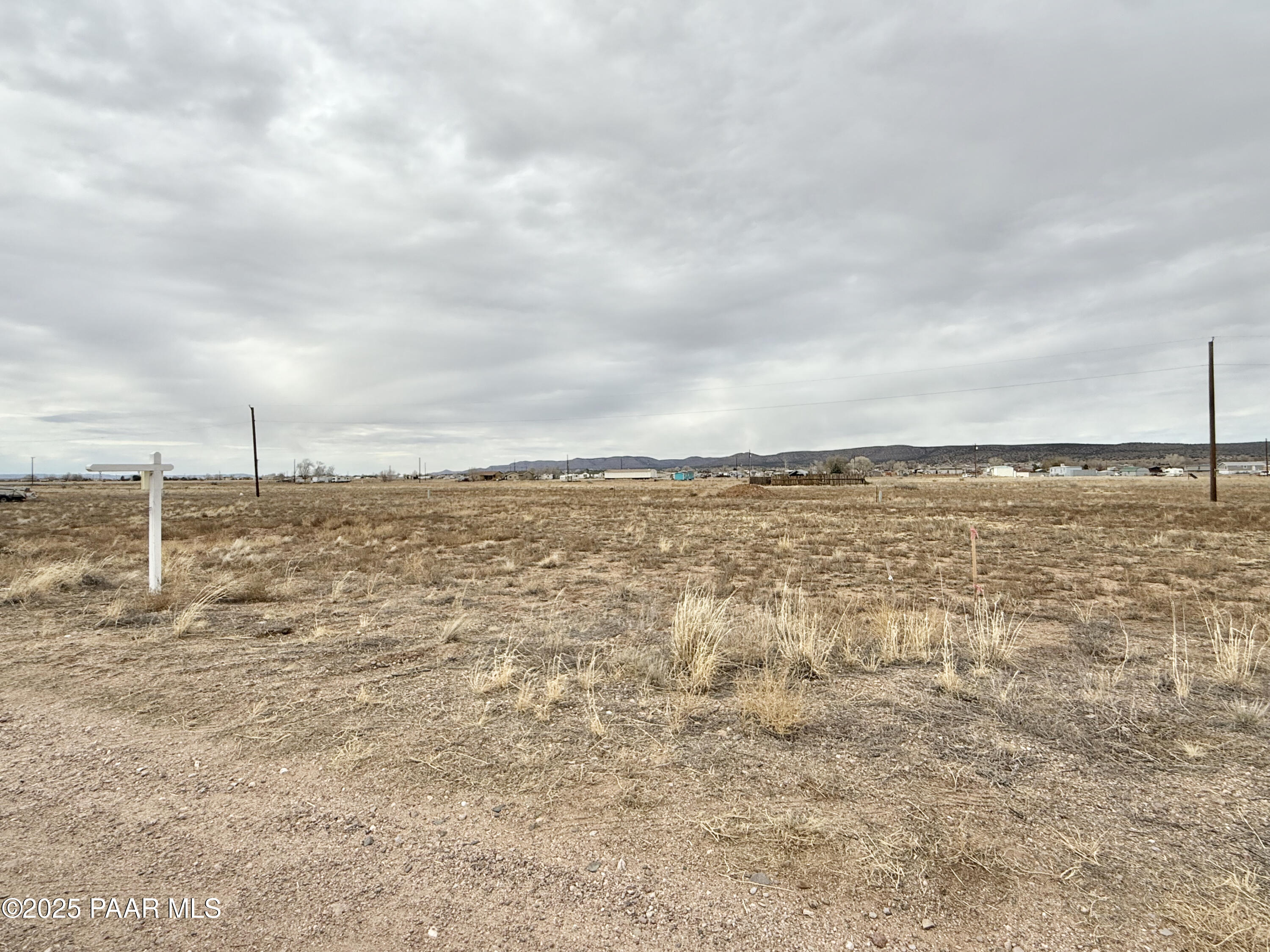 360 Hawaii Road Paulden, AZ 86334 - Photo 2 of 6 073A 01