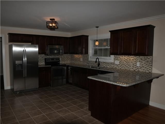906 Whitehall Road Murfreesboro, TN 37130 - Photo 5 of 12 Gallery Image 5