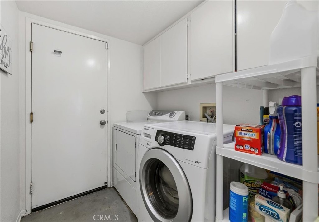 352 Leafwood Court Riverside, CA 92506 - Photo 33 of 42 a utility room with dryer and washer