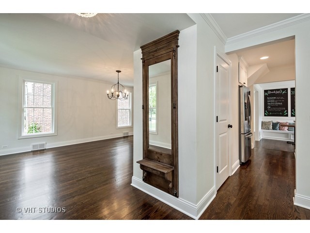 60 Longcommon Road Riverside, IL 60546 - Photo 2 of 23
