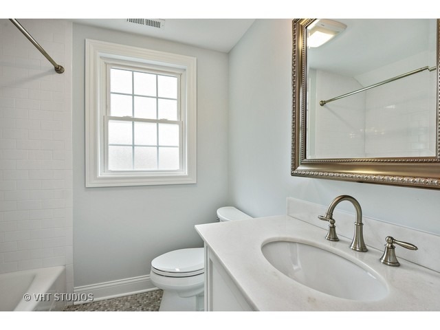 60 Longcommon Road Riverside, IL 60546 - Photo 17 of 23