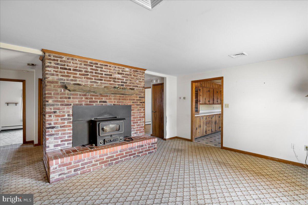 4592 Leeds Manor Road Markham, VA 22643 - Photo 8 of 28 Family Room