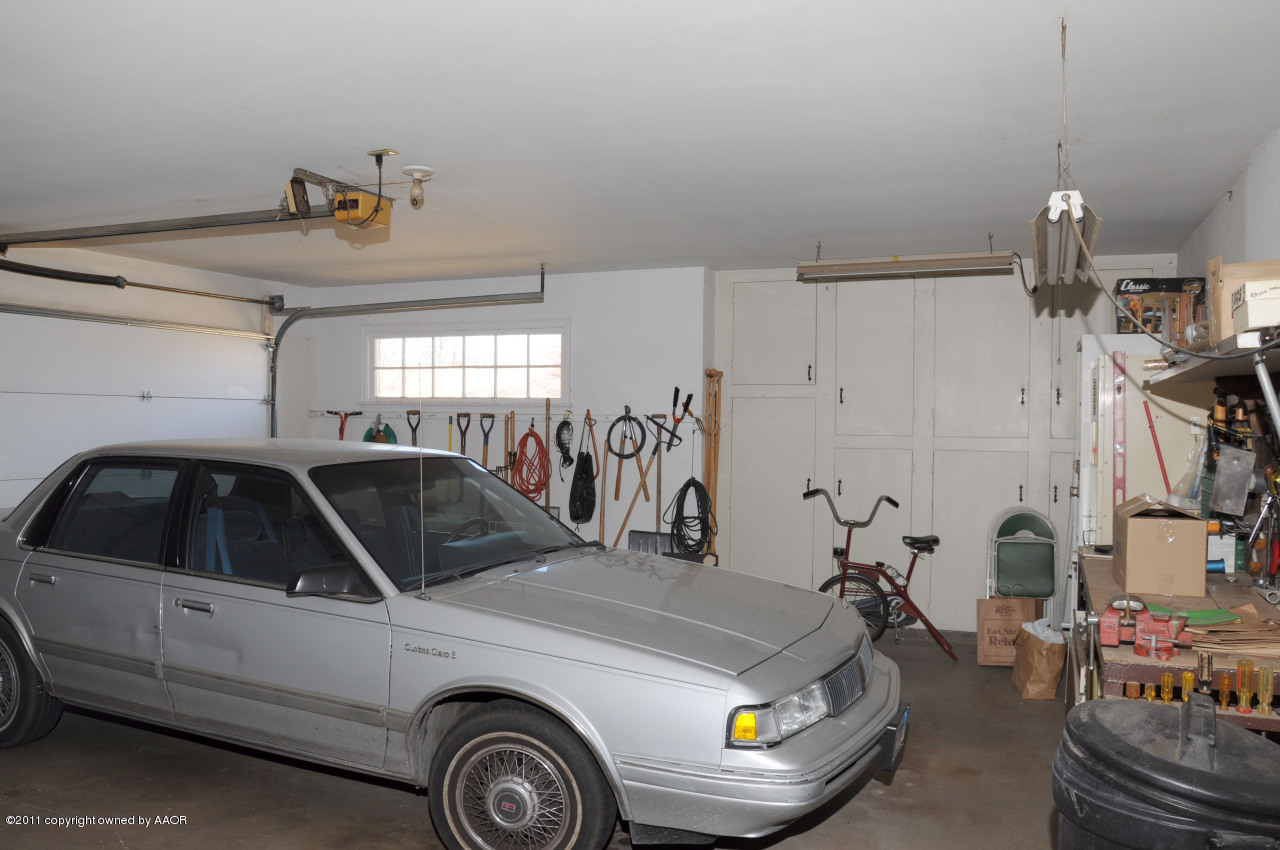 3403 Concord Road Amarillo, TX 79109 - Photo 11 of 12 Garage