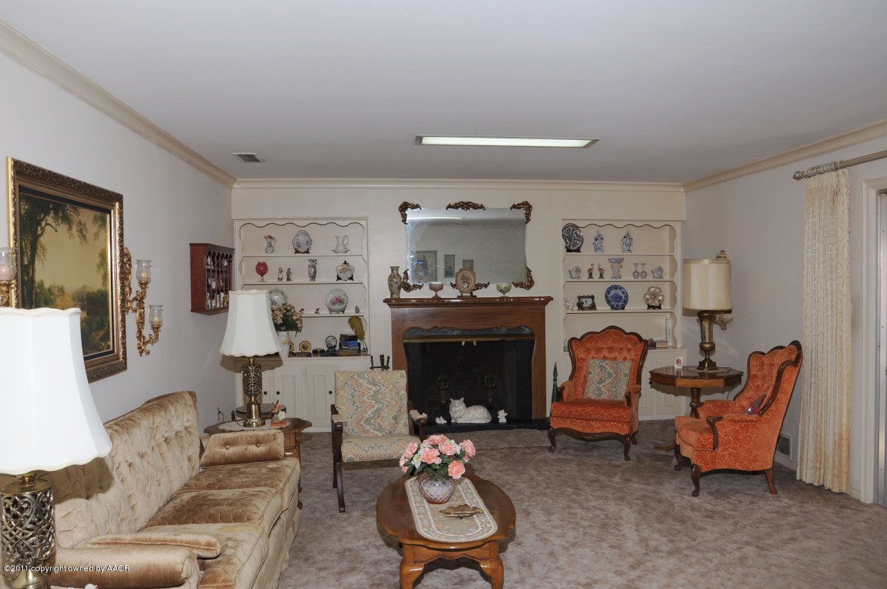 3403 Concord Road Amarillo, TX 79109 - Photo 2 of 12 Living Room
