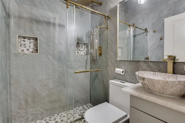 a bathroom with a toilet and a shower