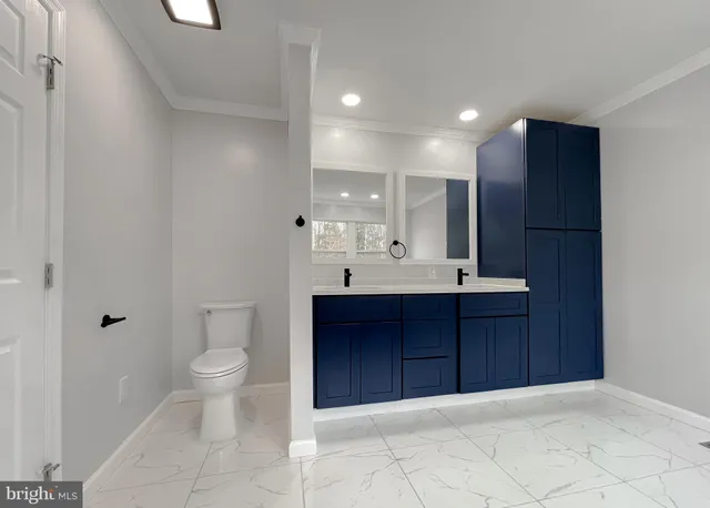 a bedroom with a bed and a ceiling fan