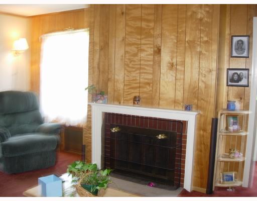 2032 East Main Road Portsmouth, RI 02871 - Photo 3 of 8 Living Room.