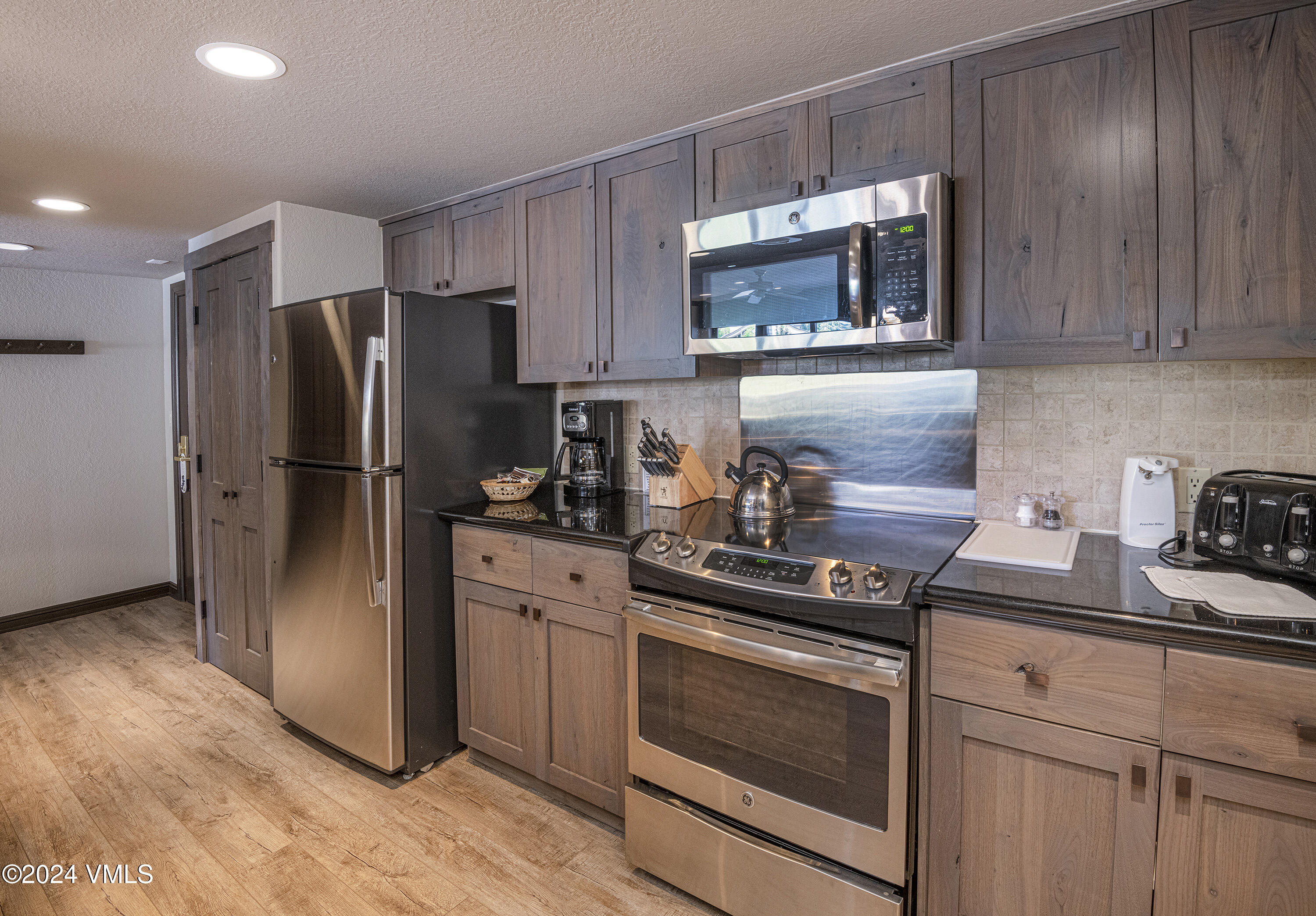 210 Offerson Road, Unit 212WEEK 51 Beaver Creek, CO 81620 - Photo 10 of 24 a kitchen with a refrigerator stove and microwave