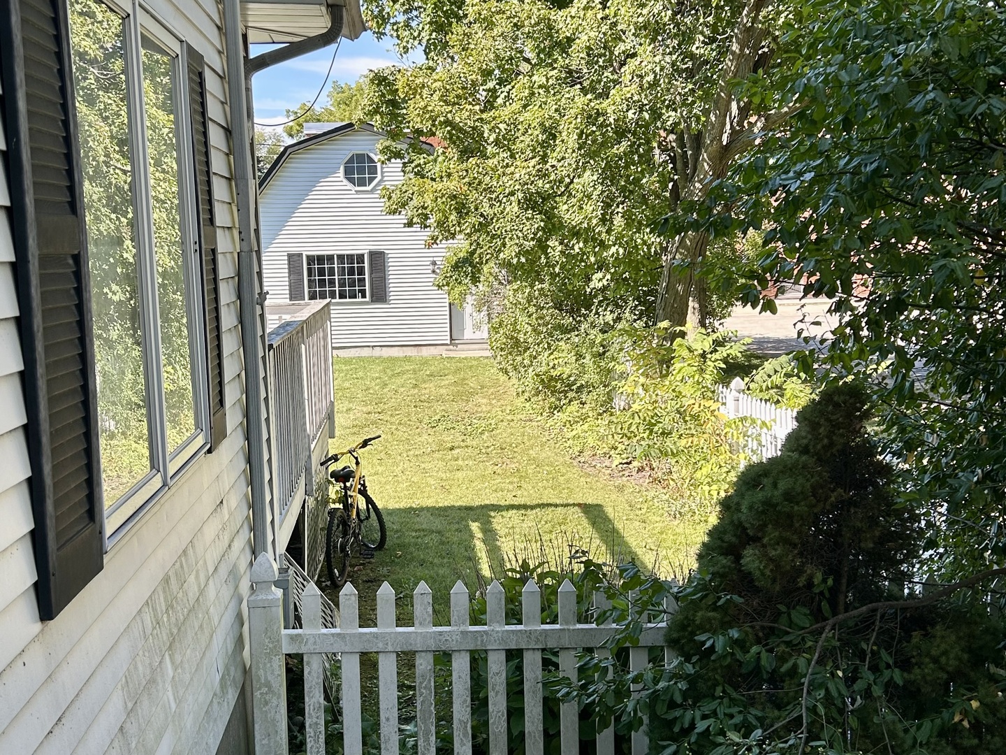 8542 School Street Morton Grove, IL 60053 - Photo 4 of 28 a view of a porch and garden