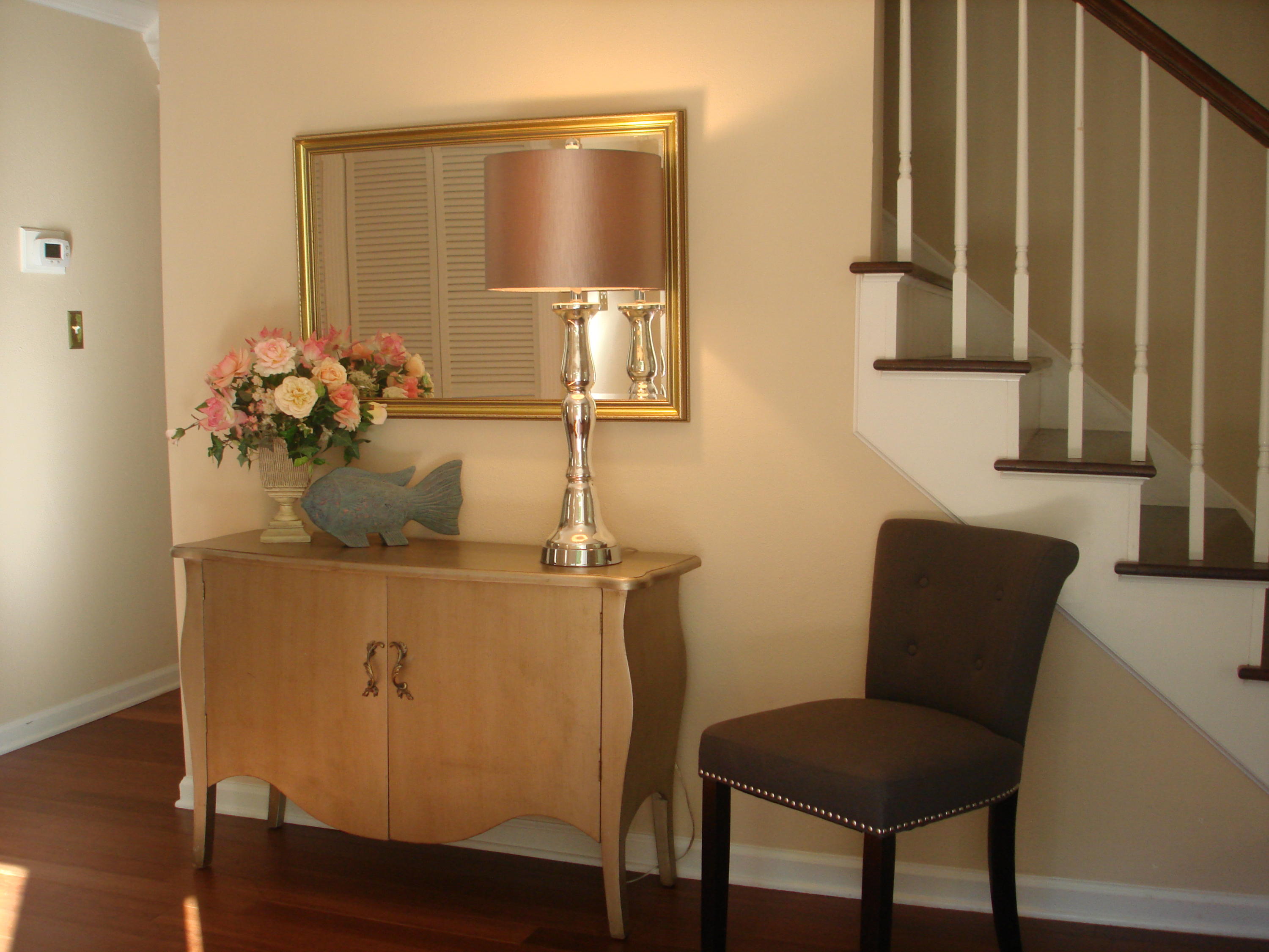 113 Greystone Drive Oak Ridge, TN 37830 - Photo 2 of 36 LARGE ENTRY FOYER