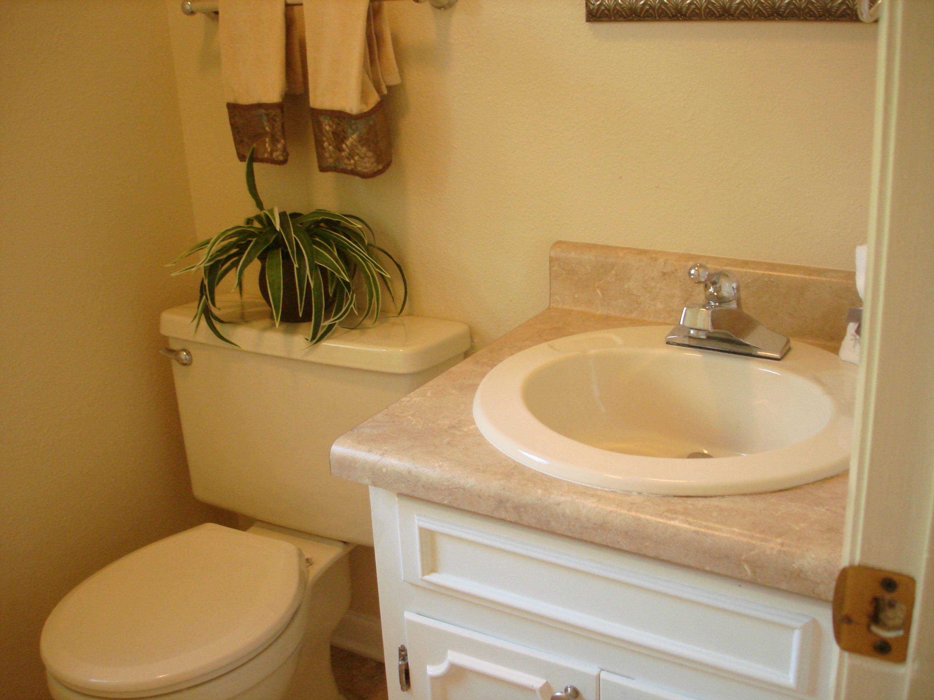 113 Greystone Drive Oak Ridge, TN 37830 - Photo 19 of 36 POWDER ROOM JUST OFF KITCHEN