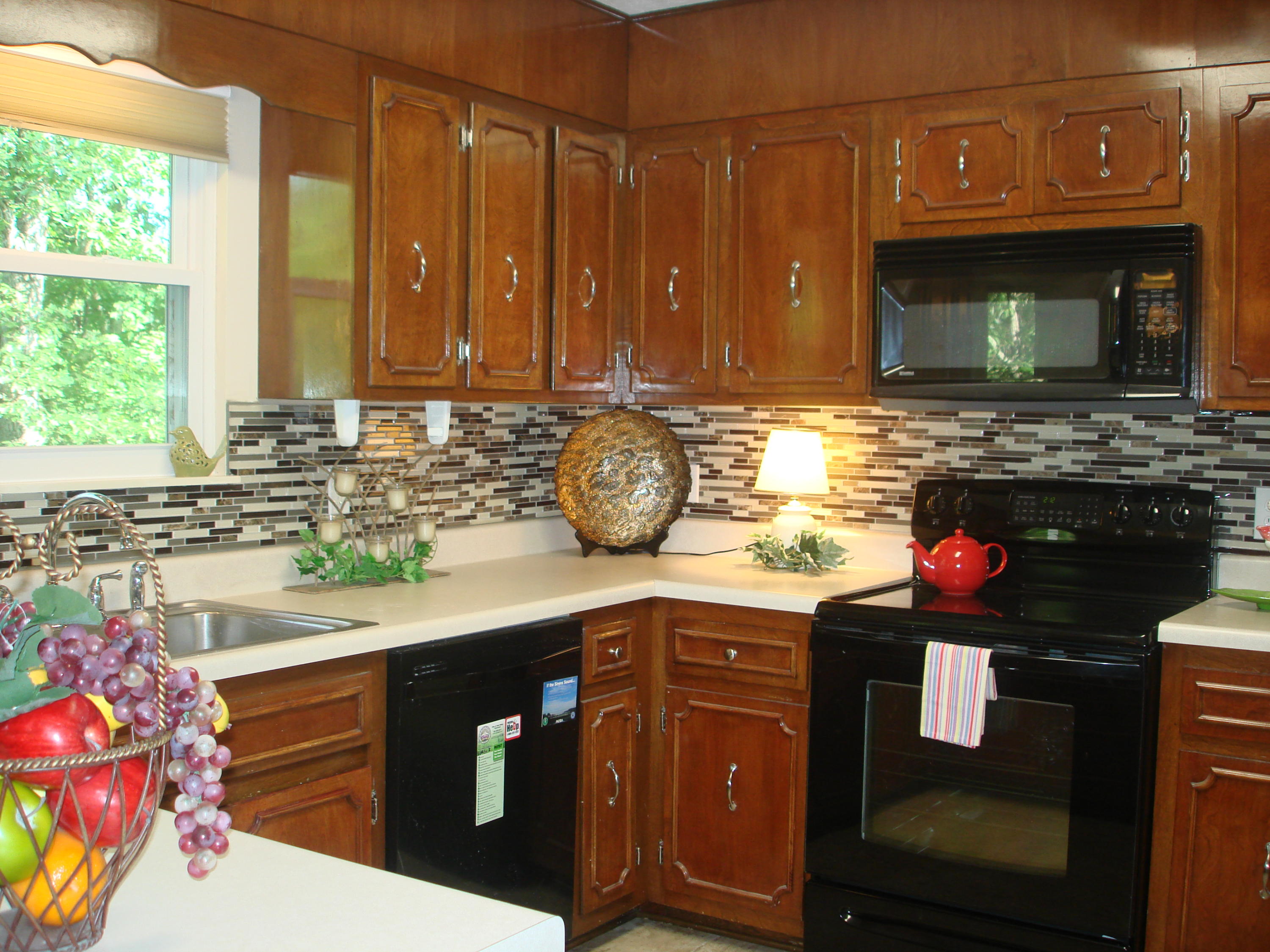 113 Greystone Drive Oak Ridge, TN 37830 - Photo 7 of 36 SUNNY KITCHEN BOASTS BEAUTIFUL NEW