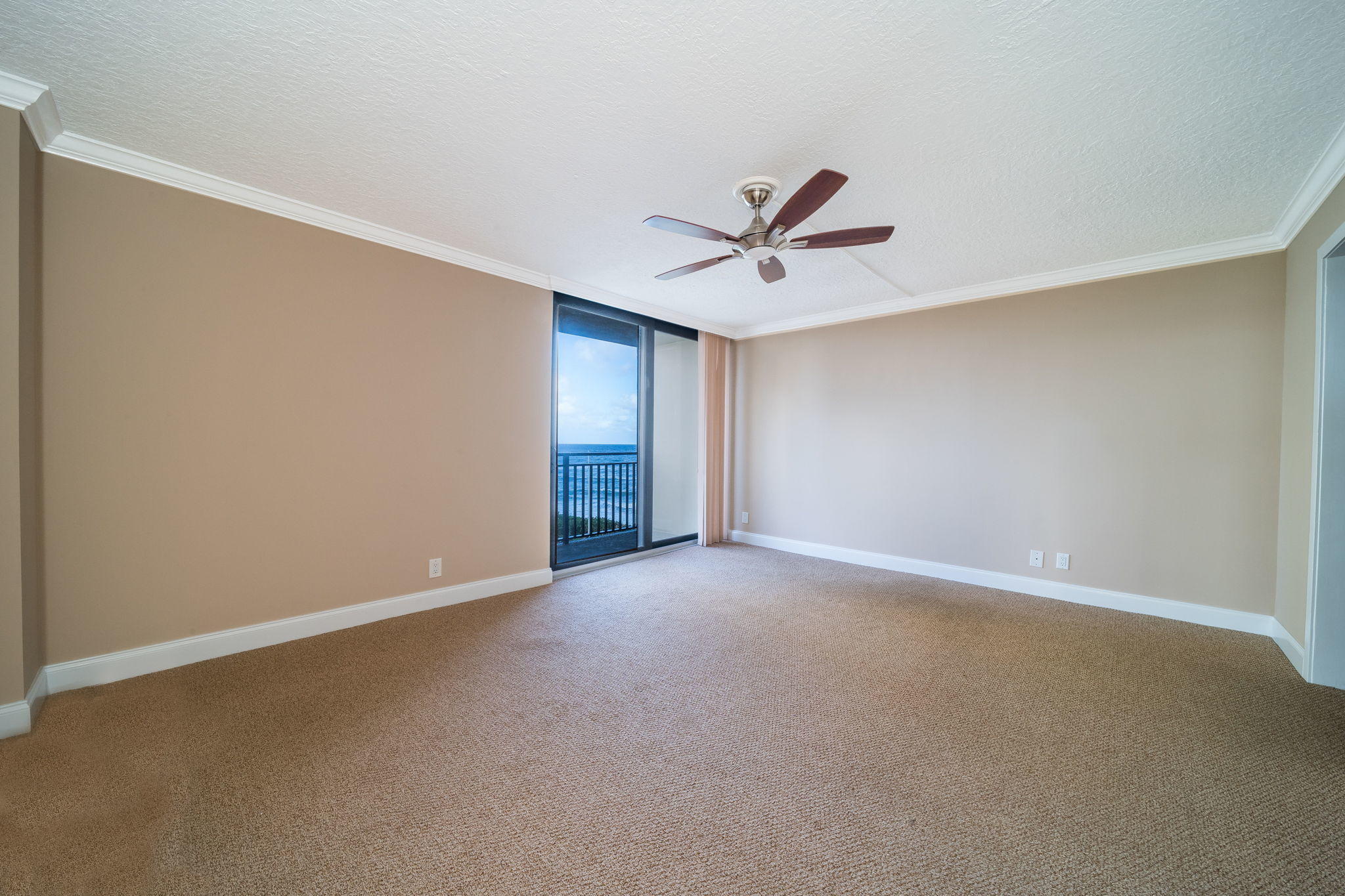 5460 North Ocean Drive, Unit 3D Riviera Beach, FL 33404 - Photo 11 of 30 Master Bedroom