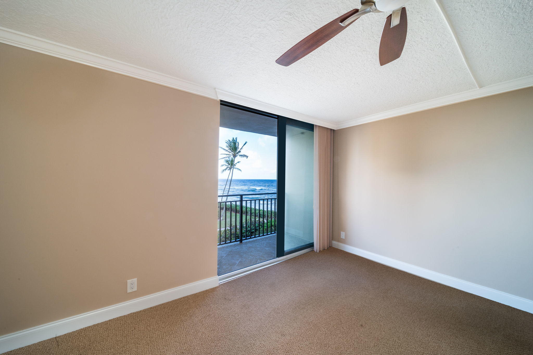 5460 North Ocean Drive, Unit 3D Riviera Beach, FL 33404 - Photo 12 of 30 Master Bedroom
