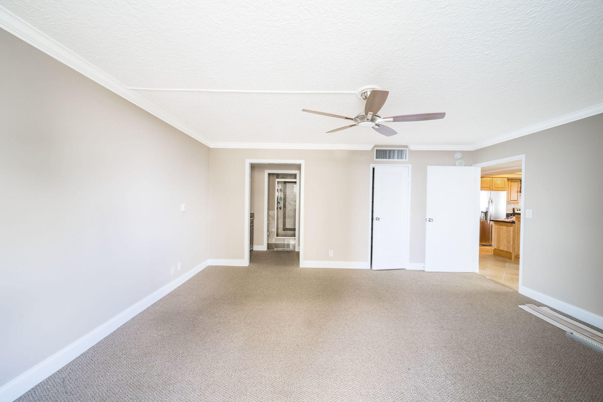 5460 North Ocean Drive, Unit 3D Riviera Beach, FL 33404 - Photo 14 of 30 Master Bedroom