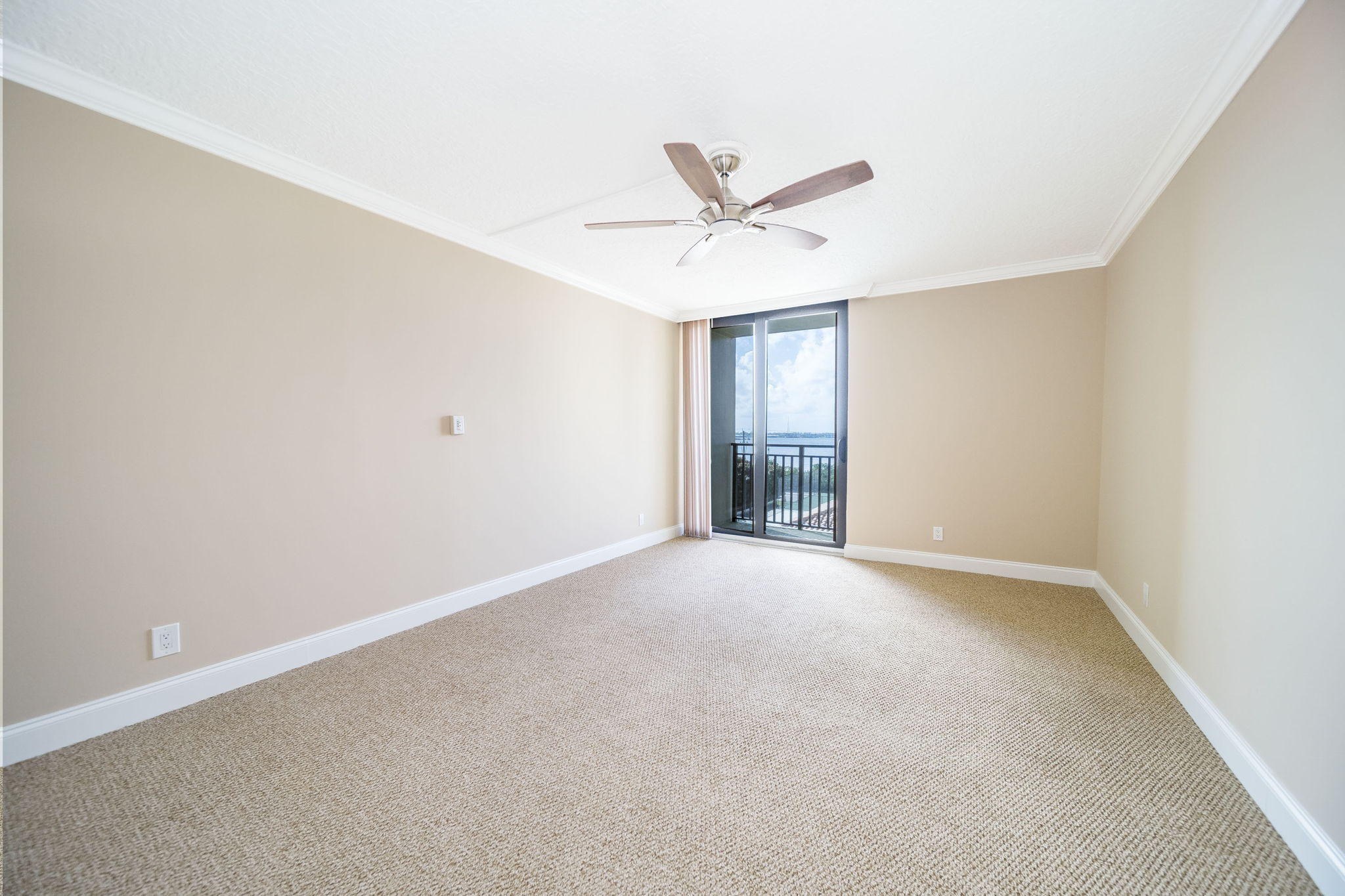 5460 North Ocean Drive, Unit 3D Riviera Beach, FL 33404 - Photo 19 of 30 Guest Bedroom