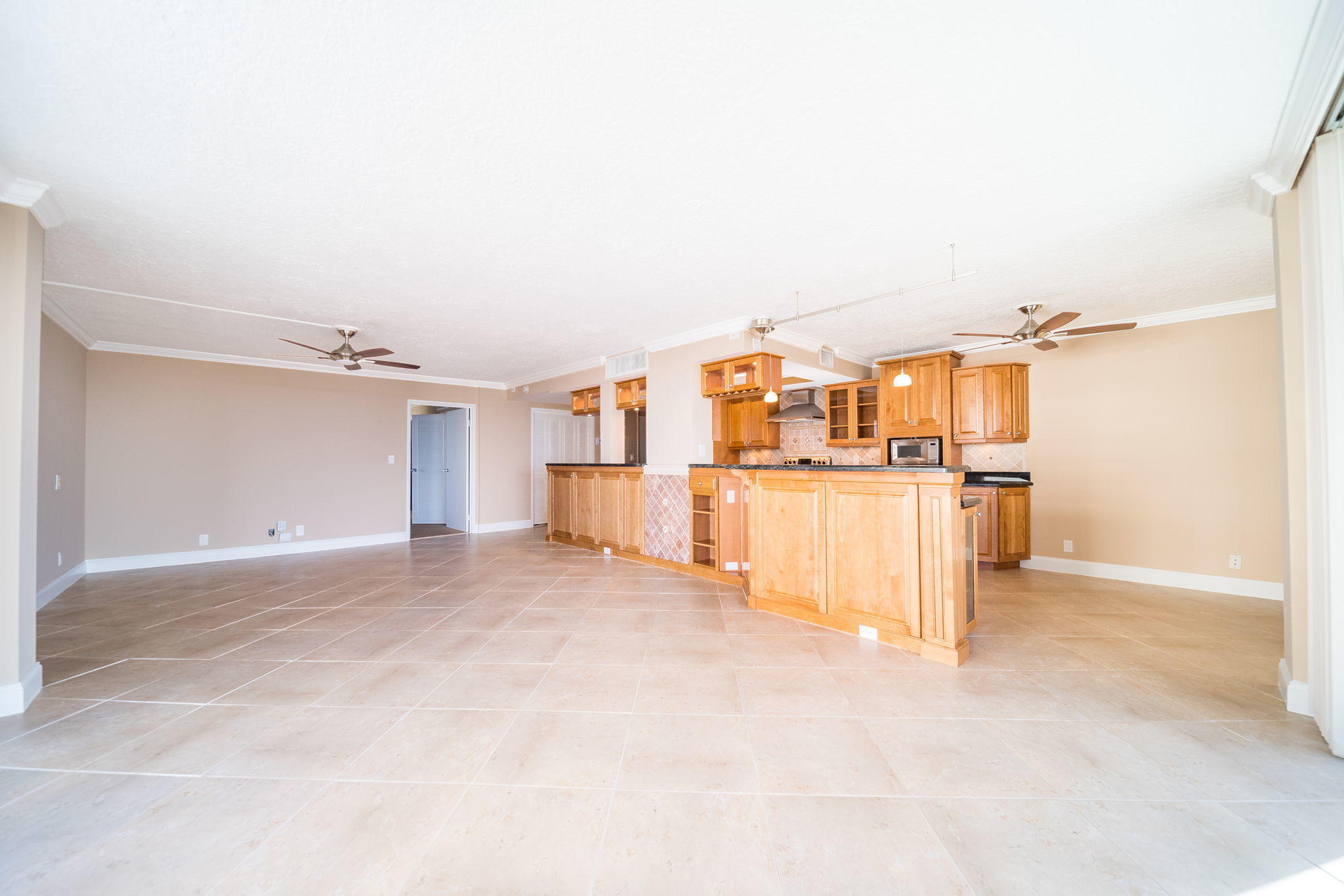5460 North Ocean Drive, Unit 3D Riviera Beach, FL 33404 - Photo 6 of 30 Great Room