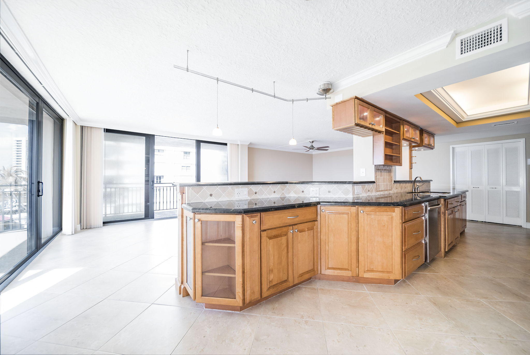 5460 North Ocean Drive, Unit 3D Riviera Beach, FL 33404 - Photo 7 of 30 Kitchen